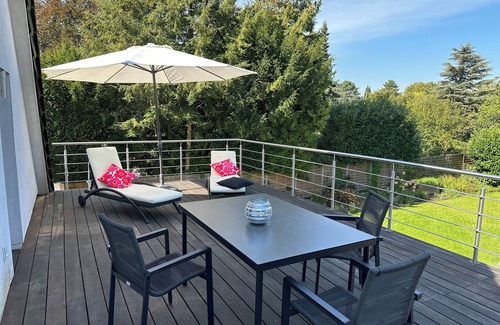 Lohausen Apartment | Bright 2-room apartment with large terrace near the trade fair and airport