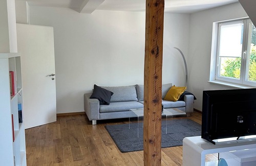 Lohausen Apartment | Bright 2-room apartment with large terrace near the trade fair and airport