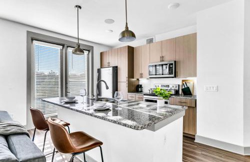 Fort Worth Apartment | Bright 2BD 2BA Suite Gym and Pool City Center Stay