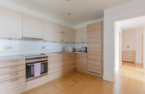 Livesey Apartment | Bright 2BD Flat with Balcony, South East London