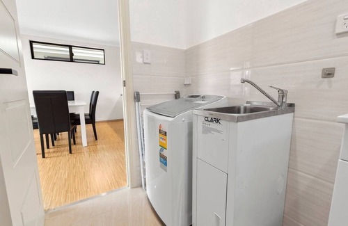 Bungalow Apartment | BRIGHT 2BEDROOM APARTMENT IN COZY INNER-CITY SUBURB- CAIRNS