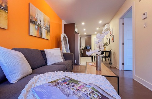 Cote-Des-Neiges—Notre-Dame-De-Grace Apartment | Bright*2BR*Feeling at home *1G Wi-Fi*gym*parking