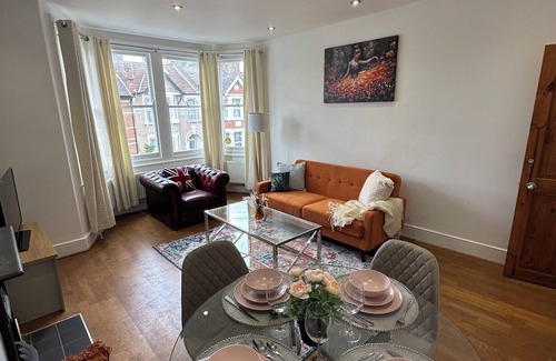 Erdington Apartment | Bright 2BR near Brockley Conservation Area