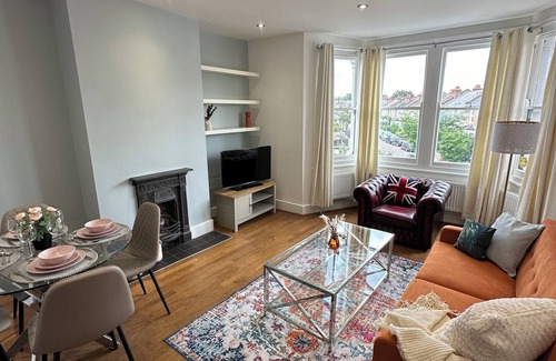 Erdington Apartment | Bright 2BR near Brockley Conservation Area