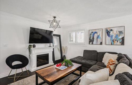 Northeast Mississauga Apartment | Bright 3-BDRM House, Family Home & Parking, YYZ Airport