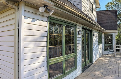 Plymouth Meeting House | Bright 3-bed "Tree Fort" home in Ply Mtg for OCT 1: WiFi, fItness, 30-day min