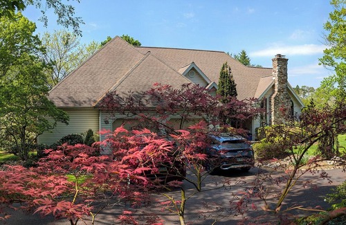 Plymouth Meeting House | Bright 3-bed "Tree Fort" home in Ply Mtg for OCT 1: WiFi, fItness, 30-day min