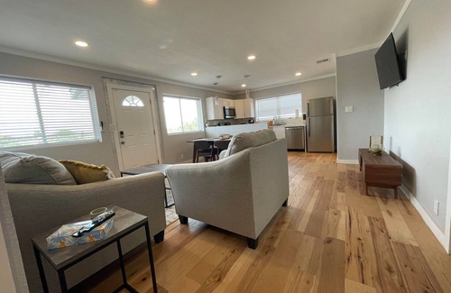 Globe House | Bright 3 bedroom, 2 bath home; game room w/arcade machines - basketball machine