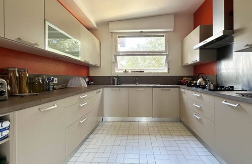 La Palmyre House | Bright 3-bedroom Villa with Garden in La Palmyre