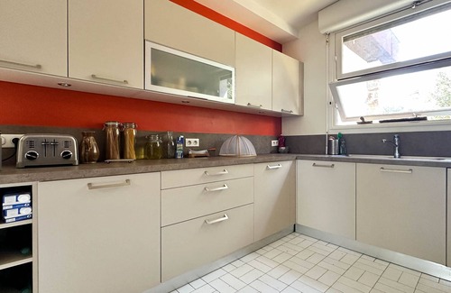 La Palmyre House | Bright 3-bedroom Villa with Garden in La Palmyre