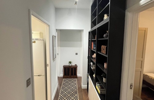 Shadwell Apartment | Bright 3BD Family Flat with Garden, Shadwell