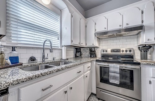 Norman House | Bright 3BR 2BA Entire Home in Norman-Close to OU!