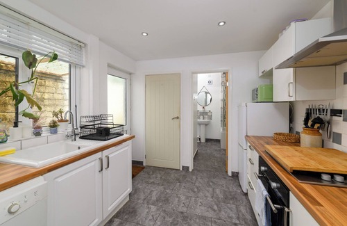 Penarth House | Bright 3BR Home Near Dingle Road Station and Penarth Pier