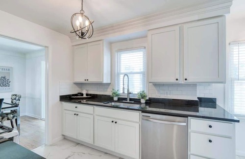 Cleveland House | Bright 3BR Retreat w/4-Season Sunroom & Modern Touches