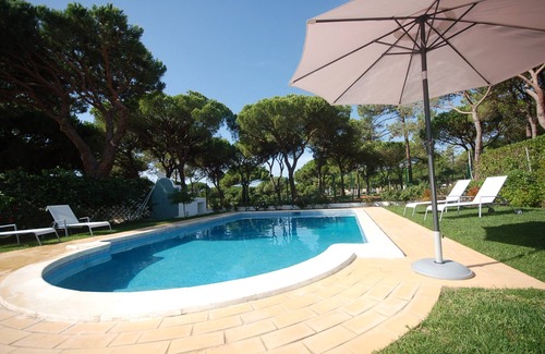 Quarteira Villa | Bright 4 bedroom villa in Vilamoura, quiet area, private pool. Billiard table