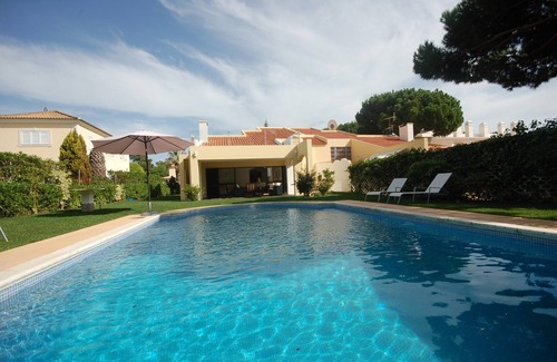 Quarteira Villa | Bright 4 bedroom villa in Vilamoura, quiet area, private pool. Billiard table