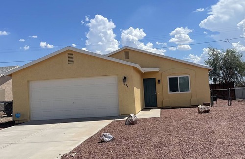 Fort Mohave House | Bright 4 bedroom, close to hospital