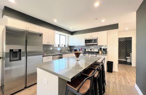 Ladera Heights House | Bright 4BR Stay in the Vibrant K. Town- OAK1 - LAD