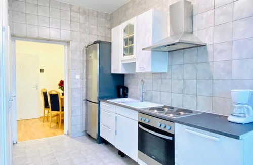 Liesing Apartment | Bright 5BR Shared Apartment w Great Transport Link