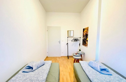 Liesing Apartment | Bright 5BR Shared Apartment w Great Transport Link