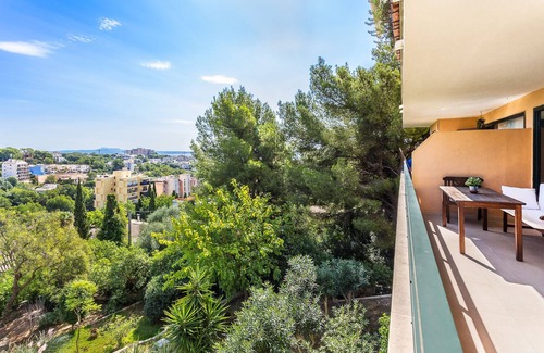 Calamayor Apartment | Bright 90m2 apartment with views