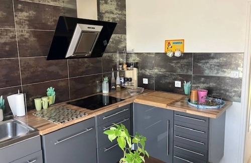 Fabregues Apartment | Bright, air-conditioned apartment