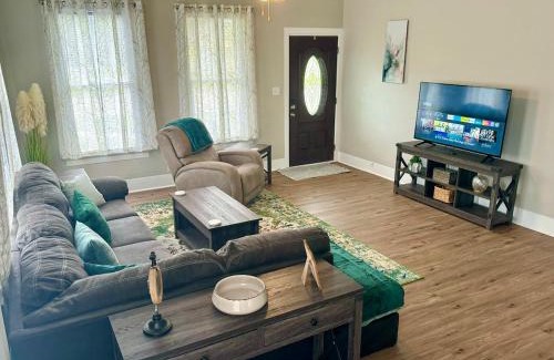 Port Neches House | Bright & Airy 2BR 1BA Home Near The Riverfront