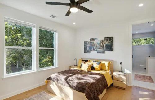 Montopolis House | Bright & Airy 3BR - Perfect Location and Balcony