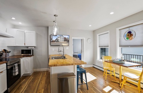 Chambersburg Apartment | Bright, Airy Apartment in a Central Location