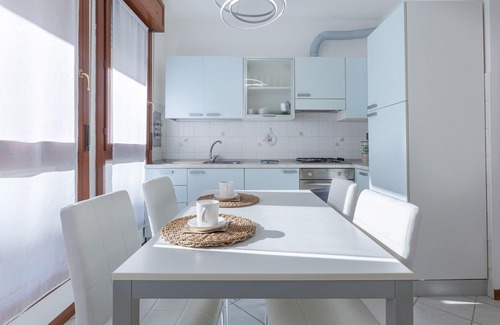 Cirenaica Apartment | Bright & Airy Apartment near Zanolini Station