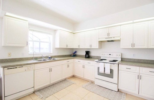 Rotonda Heights House | Bright & Airy Canal-Front Retreat With Pool - Royal Oasis