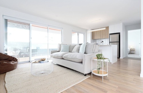 Bridport House | Bright & Airy Coastal abode