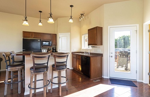 Missoula Apartment | Bright, airy, contemporary row home located in Orchard Home