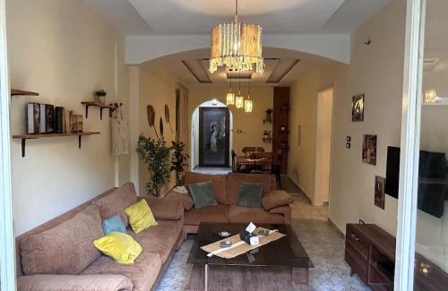 Shurtah al-Dakhlah Apartment | Bright & Airy home
