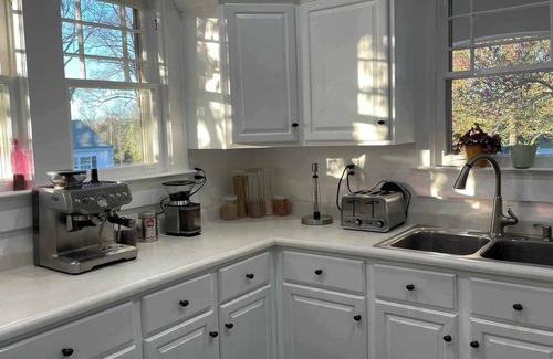 Gainesville House | Bright & Airy Home in Downtown Gainesville. Near Trails, Parks, & Lake Lanier!