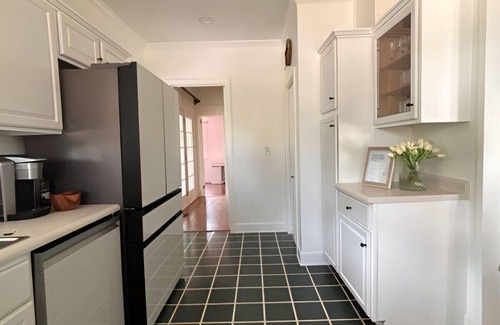 Gainesville House | Bright & Airy Home in Downtown Gainesville. Near Trails, Parks, & Lake Lanier!