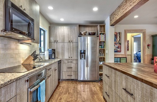 Tahoe Vista House | Bright, airy home near lake and skiing.