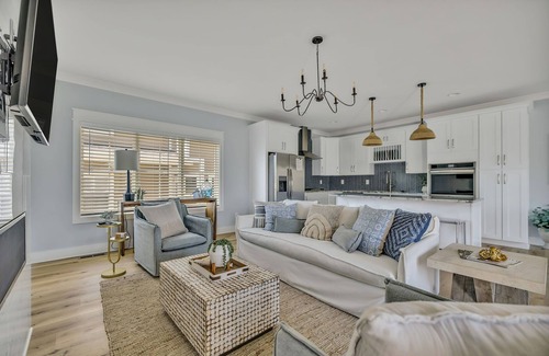 Winchester House | Bright airy lakeside home in gated community