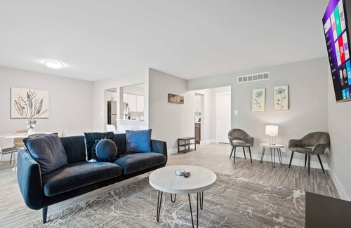 Rochester Apartment | Bright & Airy Urban Unit Walk to Everything!
