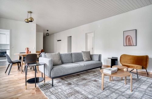 Niederdorf Apartment | Bright Altstadt 2 Room w/W/D, nr Old Town, by Blueground