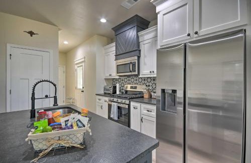 Amarillo House | Bright Amarillo Townhome Near Parks and Town!