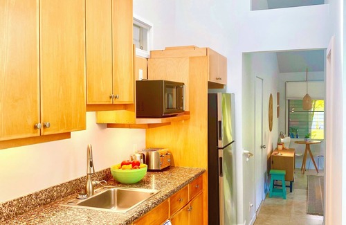 Kalama Tract Cottage | Bright and airy 1-bedroom cottage in charming Kailua, 1 block to beach. WiFi, AC
