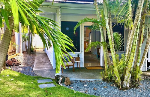Kalama Tract Cottage | Bright and airy 1-bedroom cottage in charming Kailua, 1 block to beach. WiFi, AC