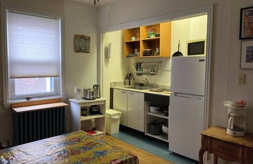 Norris Square Apartment | Bright and Airy Charming 1-bedroom apartment in Norris Square Park