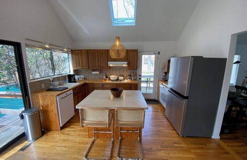 Hamptons House | Bright and airy East Hampton oasis - 2-min walk to the beach!