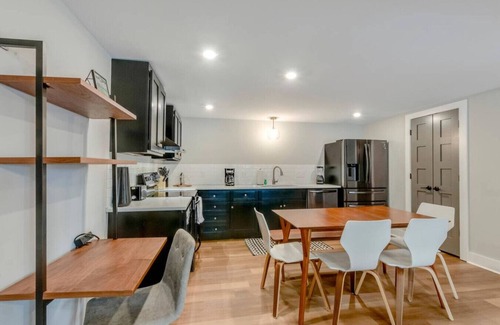 Franklin Apartment | Bright And Airy-Historic Franklin Quadplex