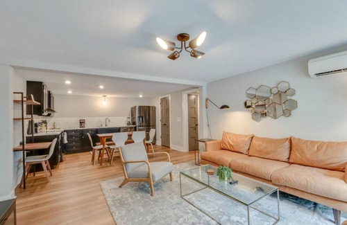 Franklin Apartment | Bright And Airy-Historic Franklin Quadplex