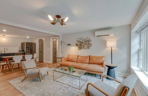 Franklin Apartment | Bright And Airy-Historic Franklin Quadplex