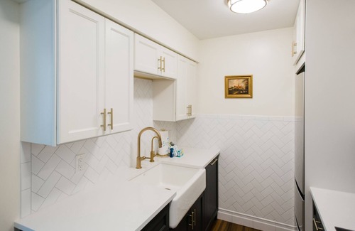 Historic District - North Apartment | Bright and Airy with Steeple Views and King Beds by Lucky Savannah