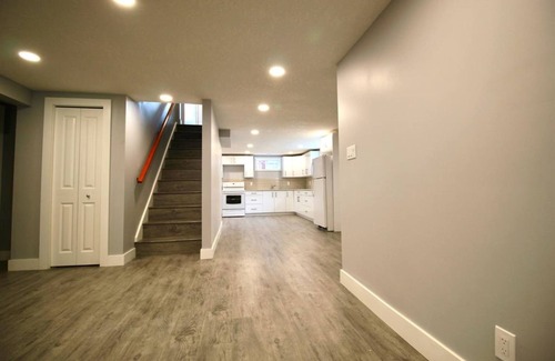 South Lethbridge House | Bright and Beautiful Southside Basement Suite - walking distance to hospital and